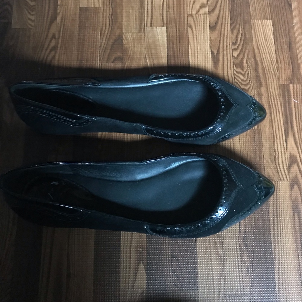 B Brian Atwood flats